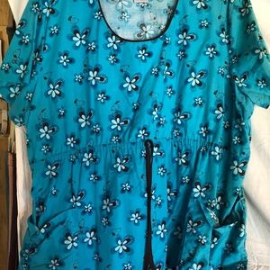 Medical scrub top